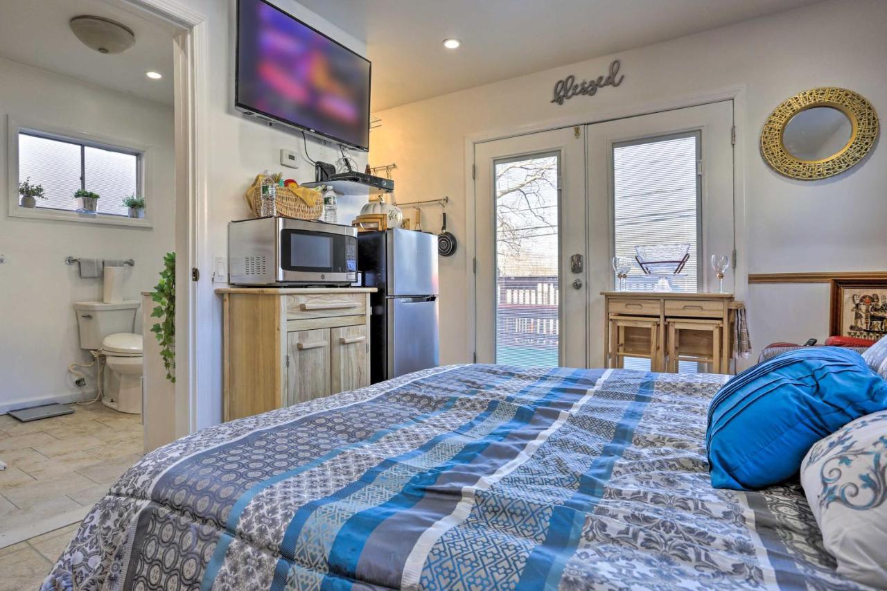 Central Elmont Studio With Great Outdoor Space! Exterior foto