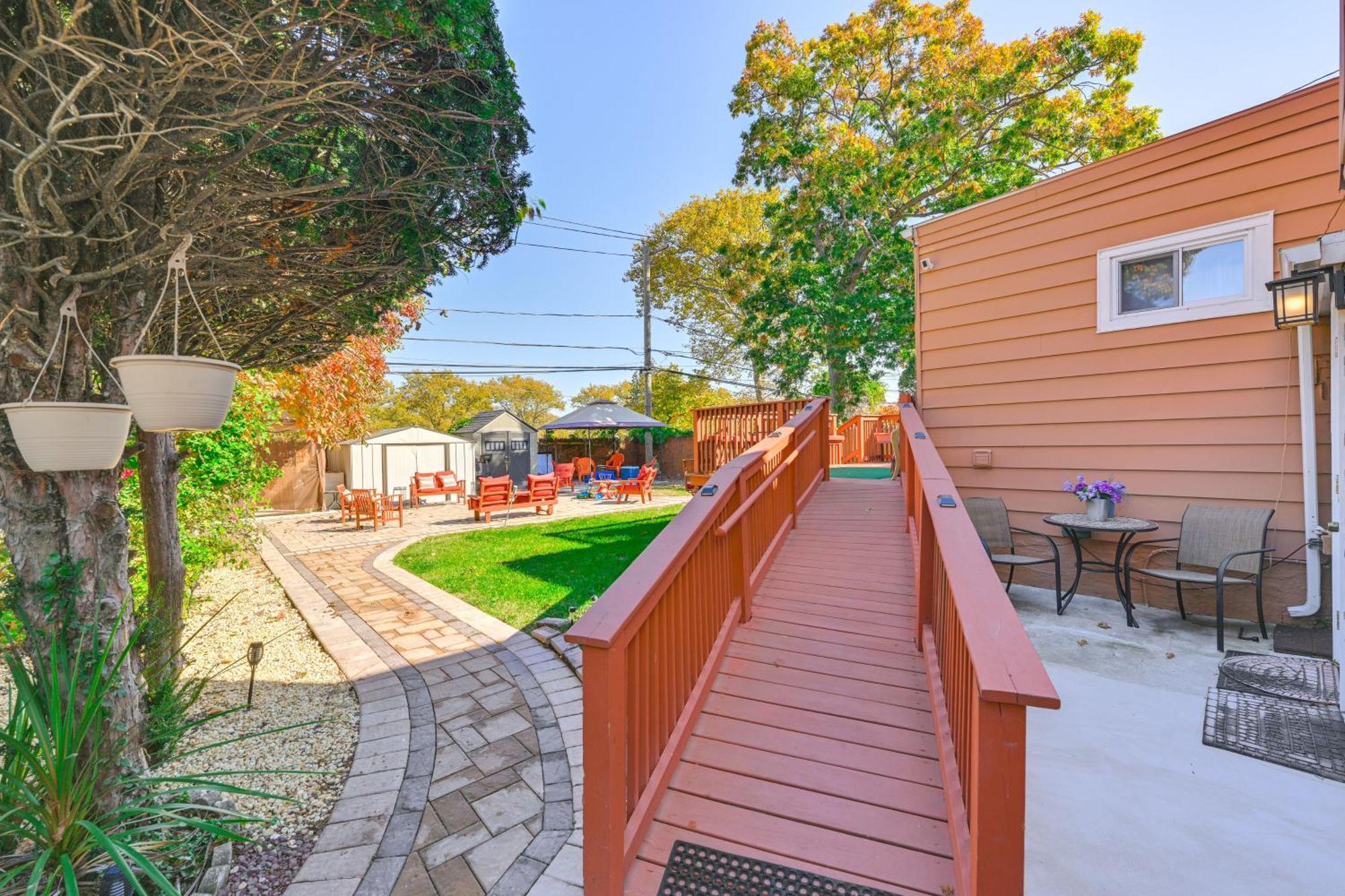 Central Elmont Studio With Great Outdoor Space! Exterior foto